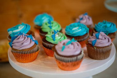 Renkli, güzel, lezzetli çörekler hala yakın.