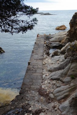 Güzel Costa Brava, Katalonya 'da bir limanda küçük bir rıhtım.