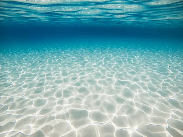 Mavi Göl, Malta Adası 'ndaki Akdeniz suları berrak, sualtı beyaz kumsalı.