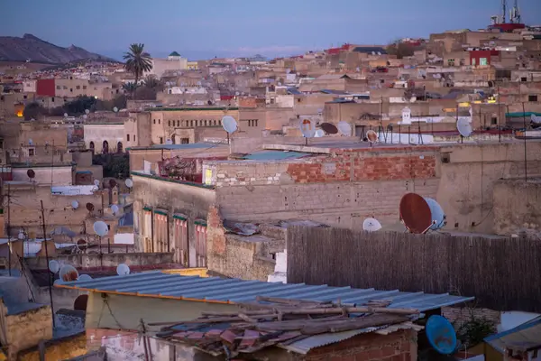 Fas 'ın Fez kentindeki Medina ilçesinin şehir manzarası yükselişte.