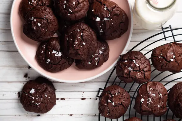 Delicious Snack Homemade Brownie Cookies Cracked Top Sprinkled Salt Flakes — Stock Photo, Image