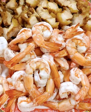 Paralithodes camtschaticas ve patates tabakta.