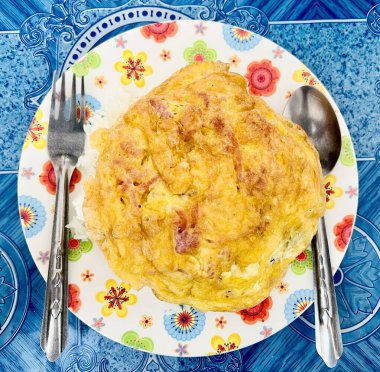 Pirinçli kıymalı omlet, Tayland yemeği..