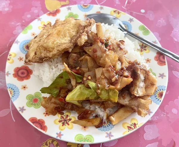 Riz Frit Pâte Curry Porc Oeuf Frit Nourriture Thaï — Photo