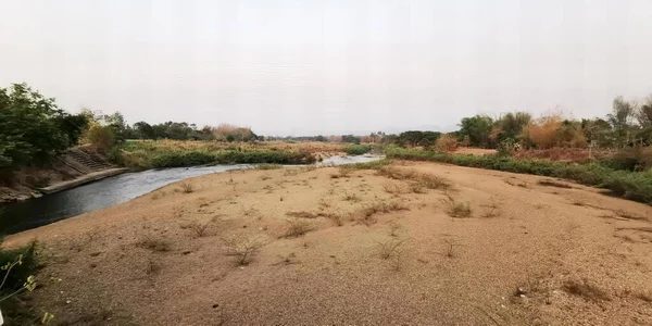 Uma Fotografia Barra Areia Com Rio Correndo Através Dele — Fotografia de Stock