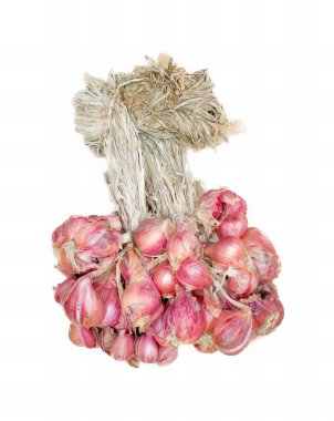 Beyaz arkaplandaki bir avuç soğanın fotoğrafı, beyaz bir yüzeydeki bir avuç soğanın yakın çekimi..