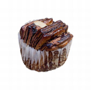 Isırıklı bir çöreğin fotoğrafı. Üstünde bir sürü malzeme olan bir kek var..