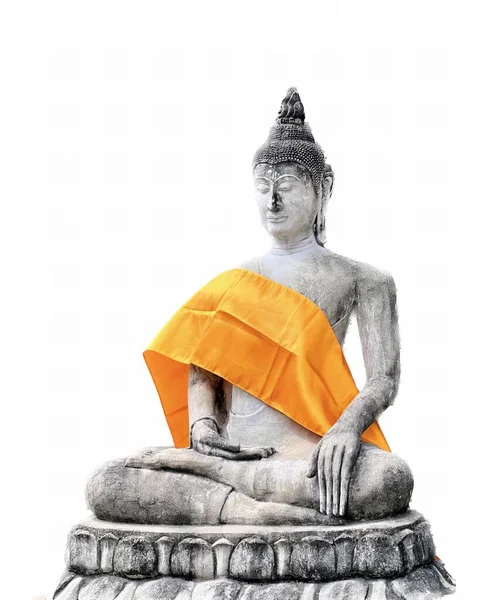 Фотографія Статуї Людини Сидить Камені Статуя Будди Помаранчевою Тканиною Сидить — стокове фото