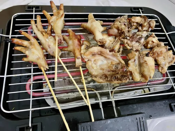 Fotografi Panggangan Dengan Ayam Dan Daging Lainnya Pada Tusuk Sate — Stok Foto