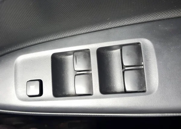 Fotografia Klamki Drzwi Samochodu Czterema Przyciskami Zbliżenie Klamki Drzwi Samochodu — Zdjęcie stockowe