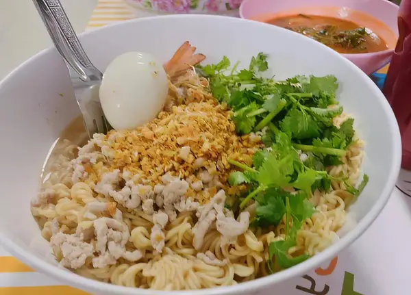 Photography Bowl Noodles Boiled Egg Garnish Plate Noodles Meat Vegetables — Stock Photo, Image