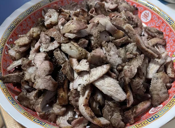 Φωτογραφία Ενός Πιάτου Κρέας Πιρούνι Και Μαχαίρι Polyporus Frondosus Κρέας — Φωτογραφία Αρχείου