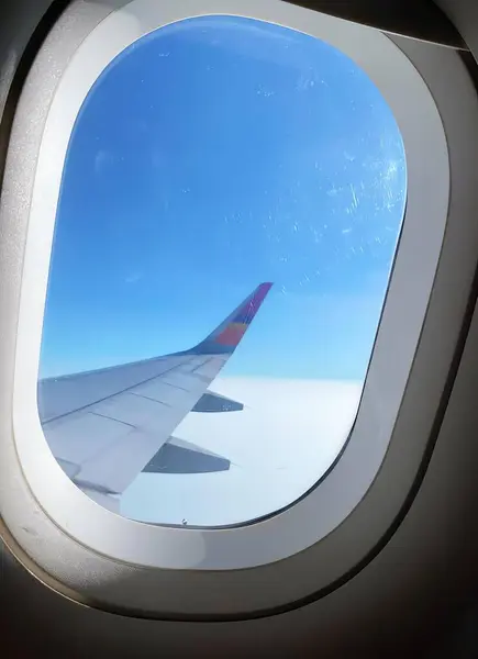 Een Fotografie Van Een Uitzicht Vleugel Van Een Vliegtuig Van — Stockfoto