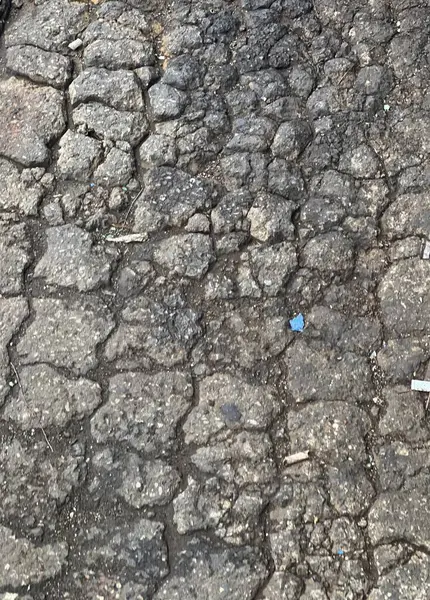Ein Zerbrochenes Stück Abfall Auf Dem Boden — Stockfoto