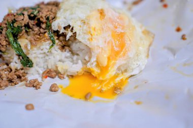 Kağıt üzerinde yemek resmi..