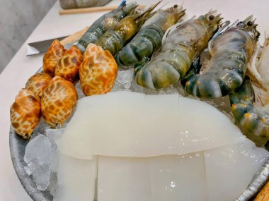 Taze deniz ürünleri sergisi..