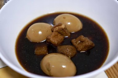 Bir kasede sığır eti.