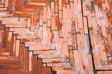 Tuğla desenli tuğla bir duvar.