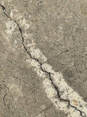 Betonda bir çatlak var..