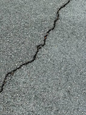 bir çatlak kaldırım.