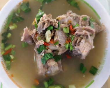 Bir kase biftek ve sebze çorbası..