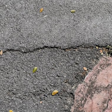 bir çatlak kaldırım.