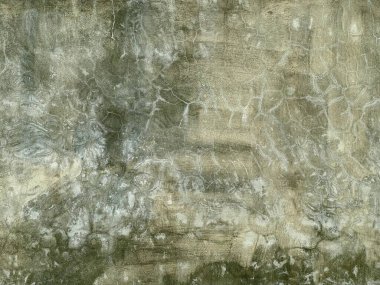 Duvarda bir sürü grafiti olan bir fotoğraf..