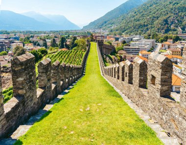 Castelgrande Kalesi. Bellinzona 'da. İsviçre. Yaz güneşli bir gün