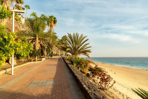 Kanadalılar, Fuerteventura Adası. Morro Jable 'daki sahil manzarası