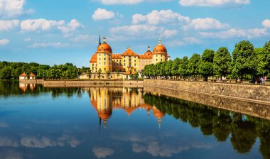 Bir yaz gününde Moritzburg. Saksonya, Almanya 'dan Kale
