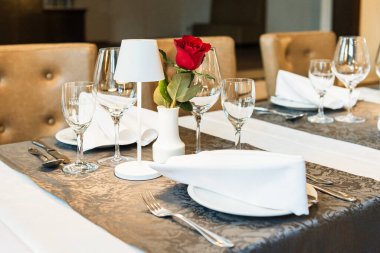 Restoranda. Akşam yemeği için bir masa. Metin için çerçeve