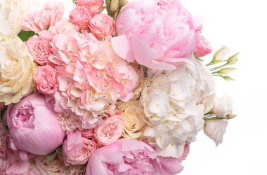 Pembe ve beyaz şakayık demeti, güller, ortancalar ve Asya düğün çiçekleri. Tebrikler.