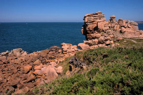 Stock image Monolithic blocks of pink granite in the Cotes d'Armor in Brittany, France. Pink granite coast