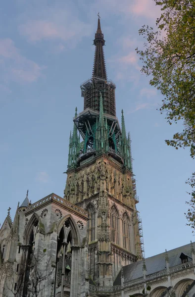 stock image Rouen Cathedral bell tower seen from Albane's garden