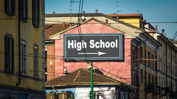 街道标志高中方向 — 图库照片