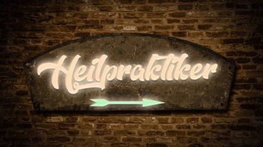 Resim, Almanca 'da Naturopath yönünü gösteren bir tabela ve tabela gösteriyor..