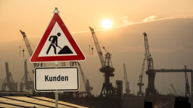 Alman dilinde müşteri istikametinde işaretli bir resim