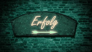 Resim Almanca 'da başarının yönünü gösteren bir tabela ve işaret gösteriyor.
