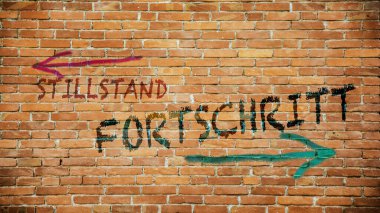 Almanca 'nın iki farklı yönünü gösteren işaret direği olan bir resim. Bir yön ilerlemeye işaret ediyor, diğeri durgunluğa..