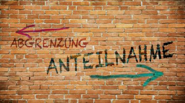 Almanca 'nın iki farklı yönünü gösteren işaret direği olan bir resim. Bir yön katılımı, diğer yön farklılığı işaret ediyor.