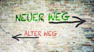 Almanca 'nın iki farklı yönünü gösteren işaret direği olan bir resim. Bir yön Yeni Yol 'u gösterir, diğeri de Eski Yol' u..
