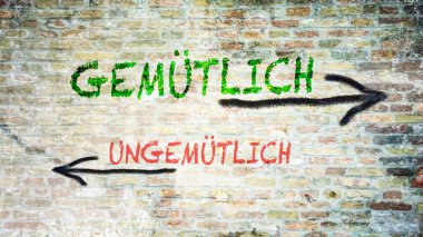 Almanca 'nın iki farklı yönünü gösteren işaret direği olan bir resim. Bir yön Cozy 'i işaret ediyor, diğeri de rahatsız edici..