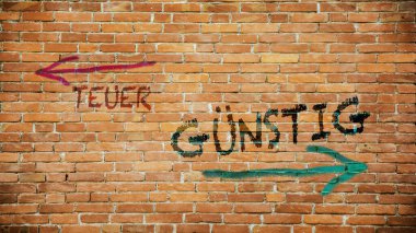 Almanca 'nın iki farklı yönünü gösteren işaret direği olan bir resim. Bir yön Cheap 'i, diğeri de Pahalı' yı gösteriyor..