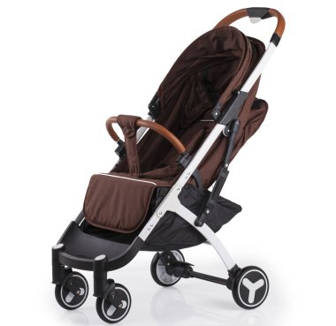 beyaz zemin üzerinde bebek arabası