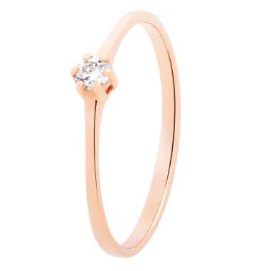 Beyaz bir arka plan üzerinde elmas yüzük