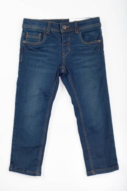 Kısa pantolon beyazda izole edilmiş.