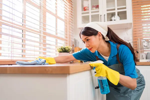 Professional Asian Woman Cleaning Service Wearing Yellow Rubber Gloves Using — Stock Photo, Image