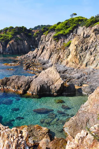 Fransa 'nın Rocky Sahili' nin güney sahilinin muhteşem manzarası.