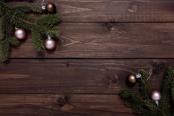 Karácsonyi Keret Fenyő Ágak Karácsonyi Baubles Fából Készült Asztalra Másolás — Stock Fotó