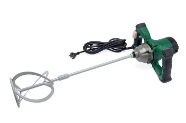 El bilgisayarı elektrikli beton karıştırıcı beyaz arkaplanda izole edildi.